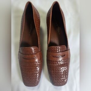 Trotters Brown Woven Leather Loafers Women’s Size 9 Low Heel Work Shoes